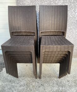 Chaises de terrasse tressées marron
